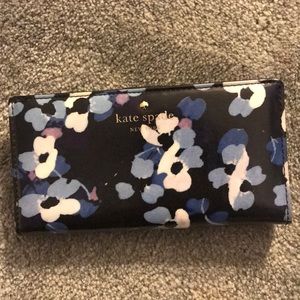 Pretty flower print wallet NEVER EVEN USED